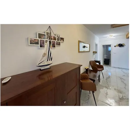 Apartament Stunning In With Wifi Trogir