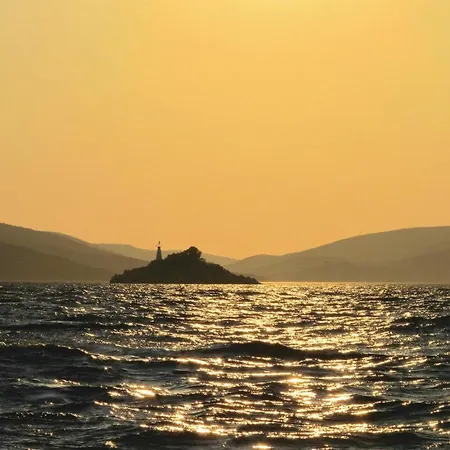 4 Bedroom Beautiful In Trogir